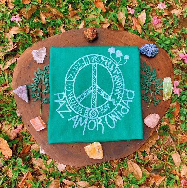 Camisa: Paz. Amor. Unidad